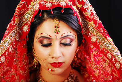 http://www.themakeupboxstudio.com/makeup-pictures/asian-bride-large-1-3.jpg